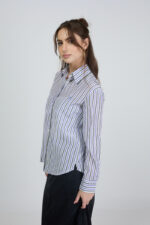 ⁦חולצה מכופתרת לוגו 'אביה יוסף' Relaxed Fit -  פסים סגול אפור⁩ – תמונה ⁦4⁩