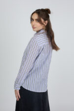 ⁦חולצה מכופתרת לוגו 'אביה יוסף' Relaxed Fit -  פסים סגול אפור⁩ – תמונה ⁦3⁩