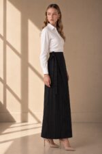 ⁦חצאית מעטפת מקסי - פסים שחור⁩ – תמונה ⁦2⁩